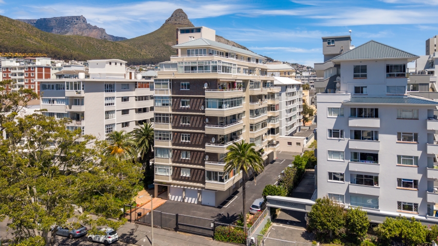 2 Bedroom Property for Sale in Sea Point Western Cape